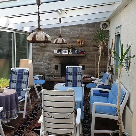 Mit Grossem Garten 度假居 *